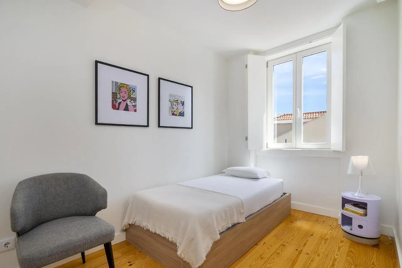 Апартаменты Whome Alfama 2-Bed Minimalist Retreat For Digital Nomads & Remote Workers Лиссабон