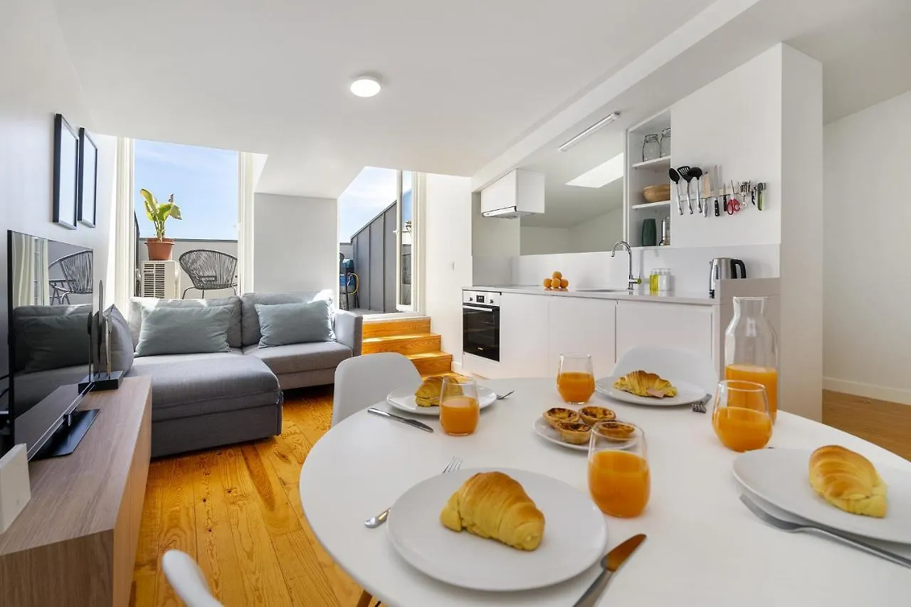 Whome Alfama 2-Bed Minimalist Retreat For Digital Nomads & Remote Workers Лиссабон